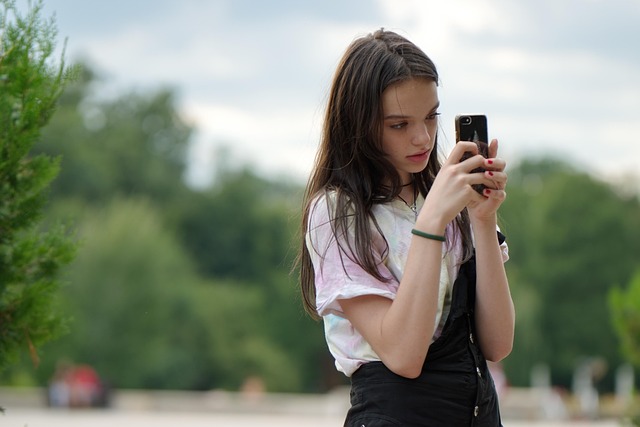 Jaga Imun Digital Anak Muslim (10-15 Tahun): Strategi Parenting Islam Hadapi Badai Cyberbullying & Godaan Konten Negatif!
